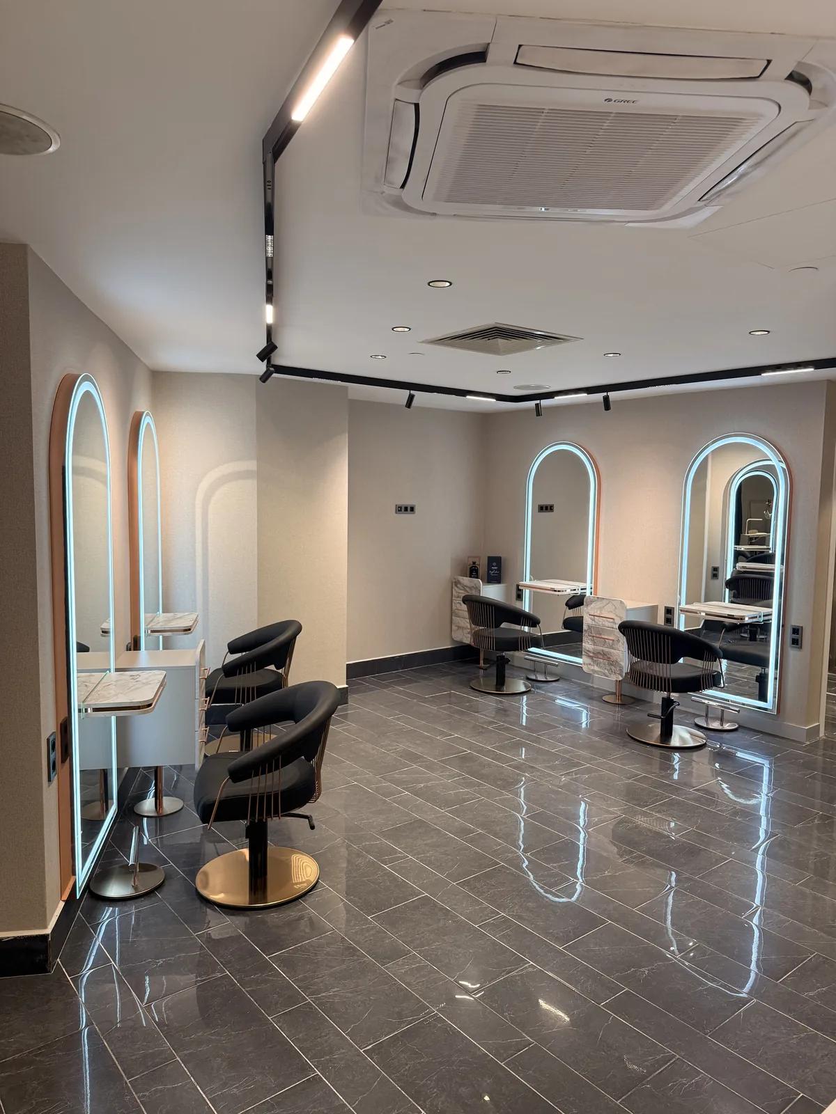 Élite Coiffeur Taksim kemerli ışıklı aynalı saç styling istasyonları